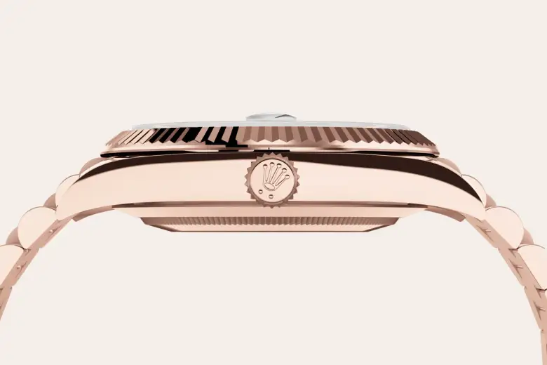 Rolex Day-Date in 18 Karat Everose-Gold, M228235-0055-14 – Uhren Schmiemann