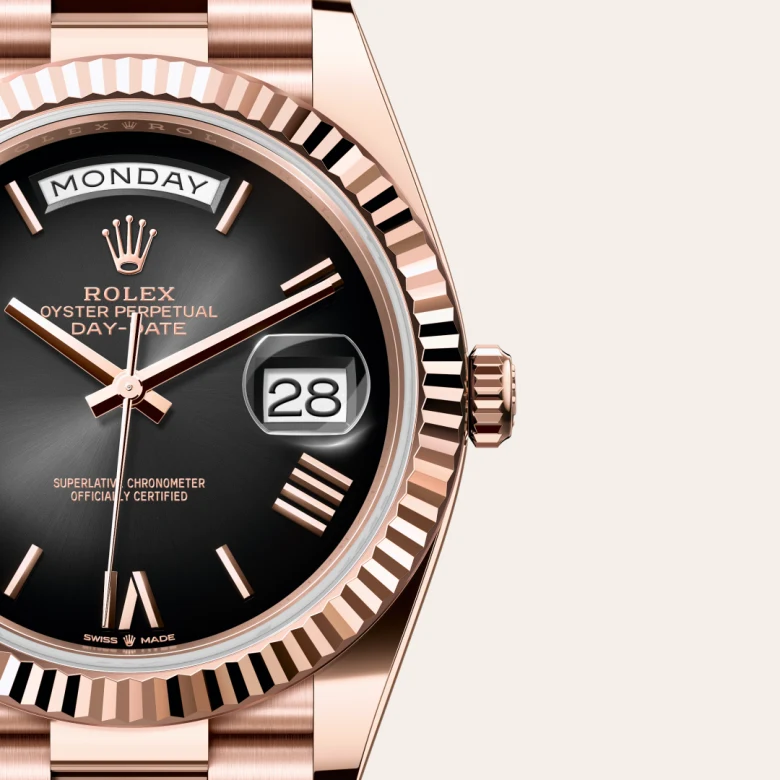 Rolex Day-Date in 18 Karat Everose-Gold, M228235-0055-8 – Uhren Schmiemann